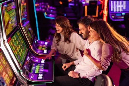 Step-by-step guide to playing slots on aaajili app from a smartphone